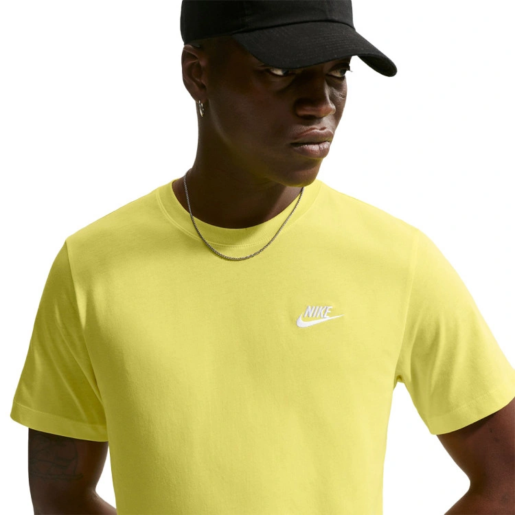 camiseta-nike-sportswear-club-sonic-yellow-2