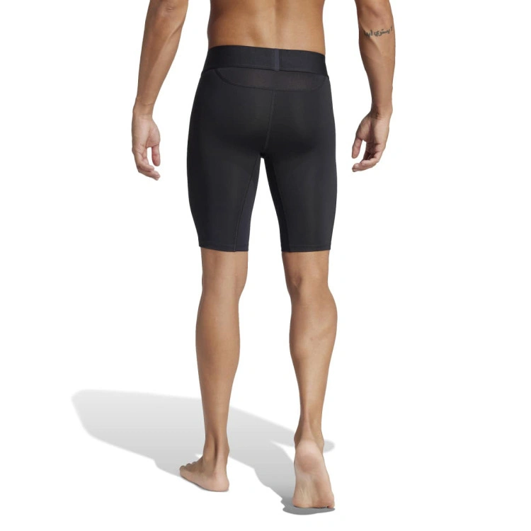 malla-corta-adidas-techfit-black-1
