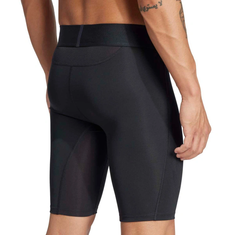 malla-corta-adidas-techfit-black-3