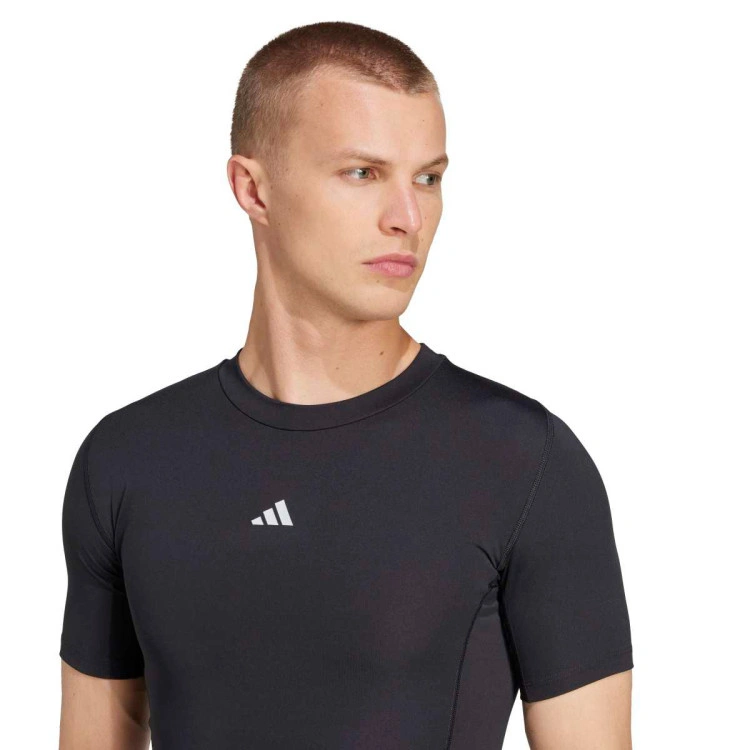 camiseta-adidas-techfit-black-3
