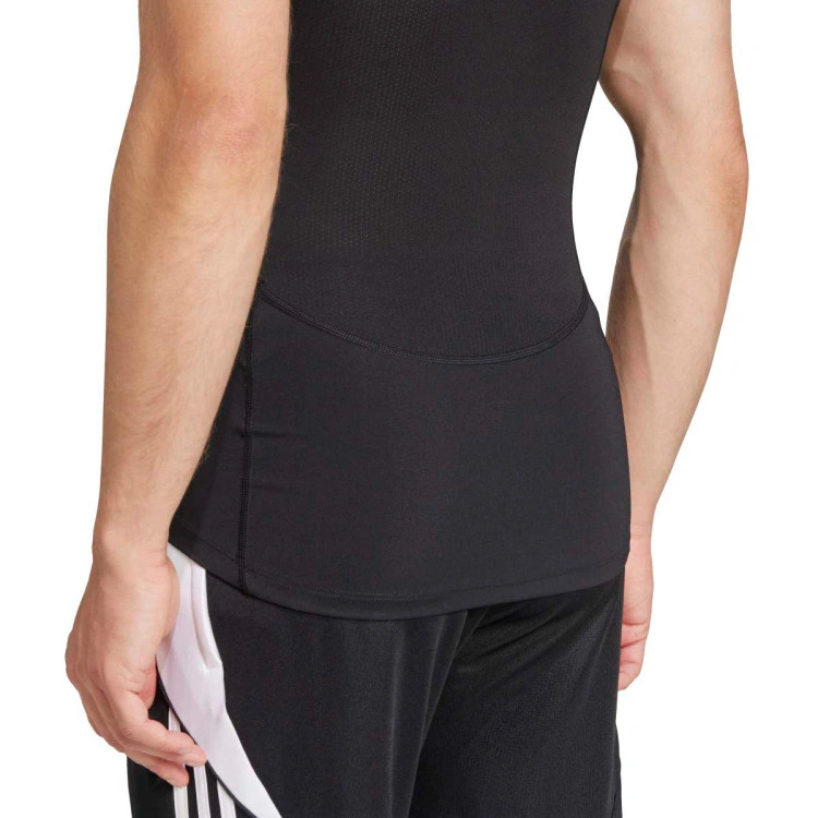 camiseta-adidas-techfit-black-4