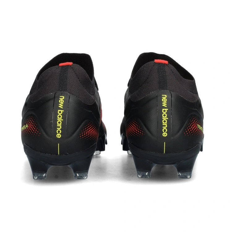 bota-new-balance-tekela-pro-low-laced-fg-v5-negro-4