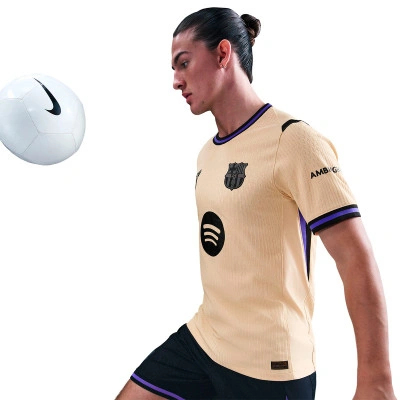 FC Barcelona x Kobe Bryant 2025/26 Player's Edition Jersey Yellow — foto 4