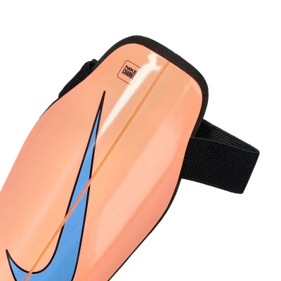 Espinillera Charge Guard
