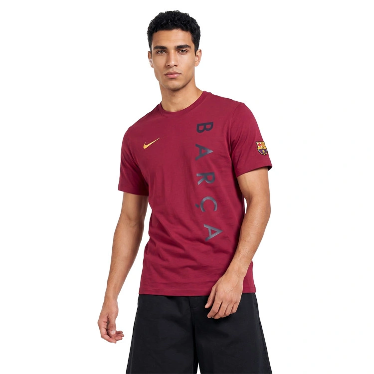 camiseta-nike-fc-barcelona-fanswear-2026-2027-noble-red-noble-red-blackened-blue-mineral-ye-0
