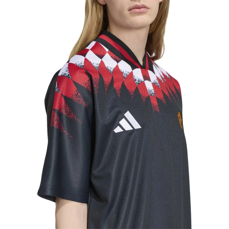 camiseta-adidas-manchester-united-fanswear-2026-2027-black-3