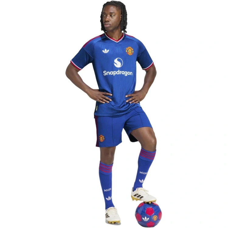 camiseta-adidas-authentic-manchester-united-segunda-equipacion-2026-2027-team-royal-blue-5