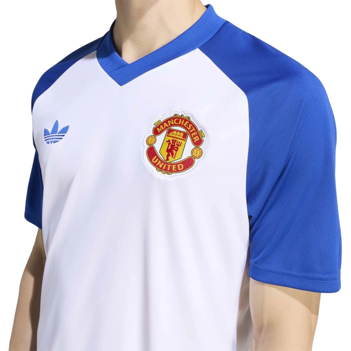 camiseta-adidas-manchester-united-pre-match-away-2026-2027-whiteteam-royal-blue-2