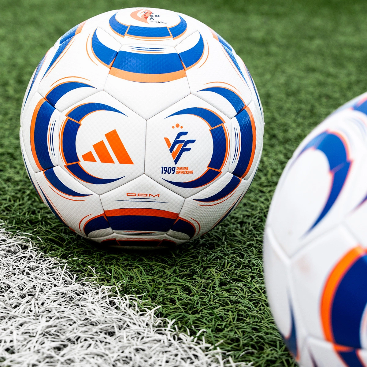 balon-adidas-tiro-ffcv-competition-ball-white-navy-orange-2