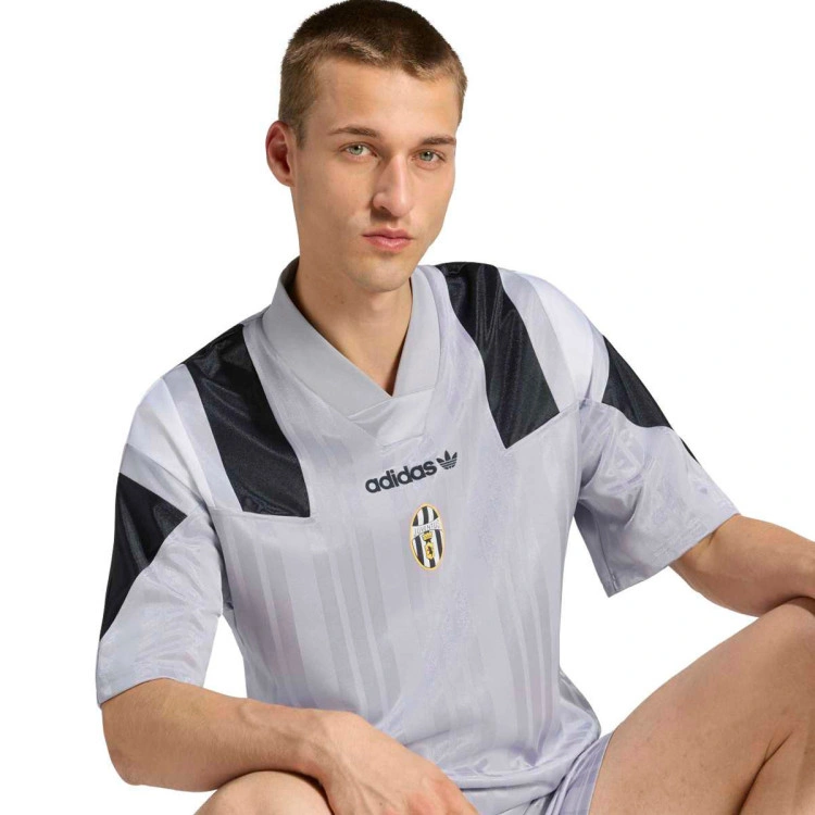 camiseta-adidas-juventus-eqt-fanswear-2026-2027-glory-grey-2