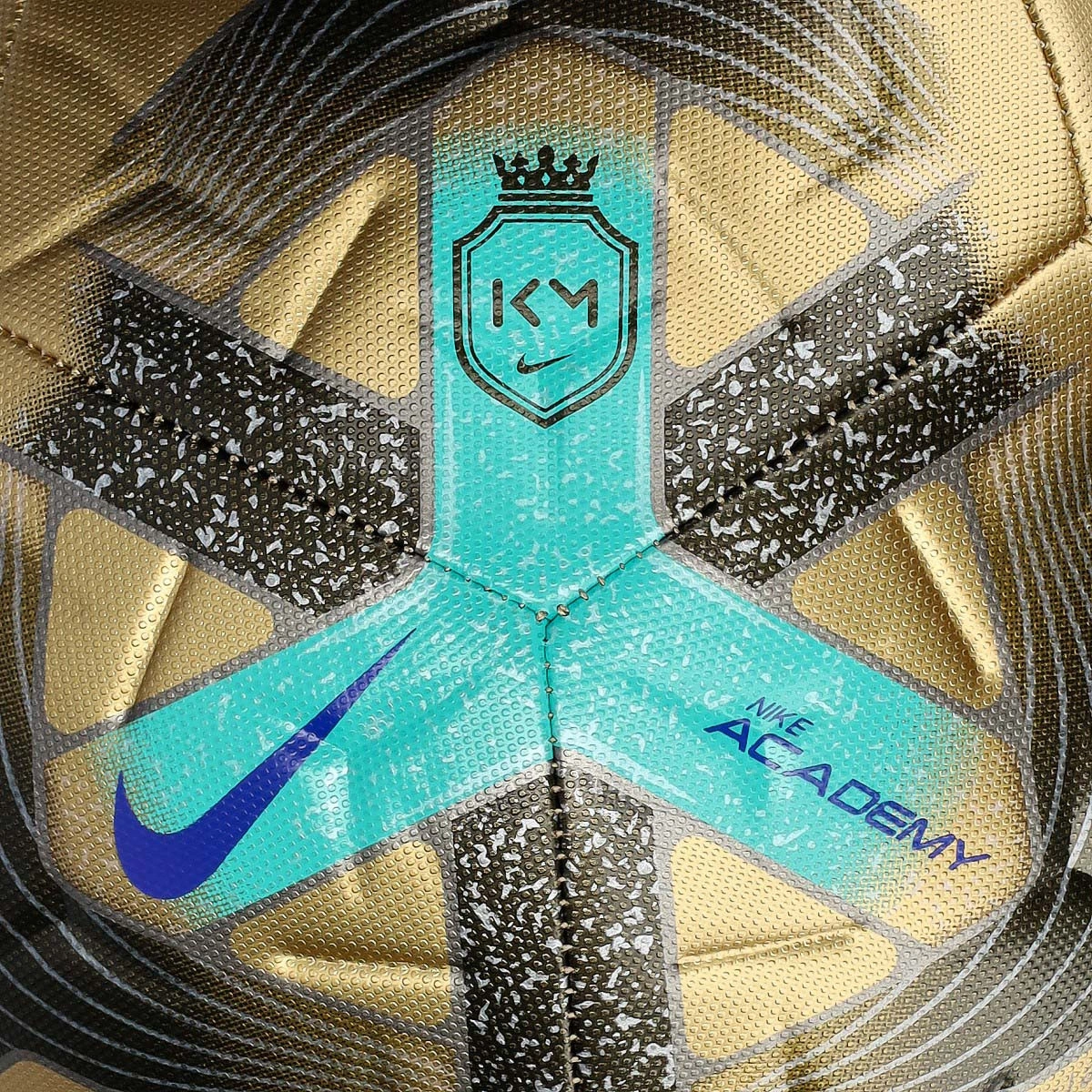 balon-nike-academy-kylian-mbappe-dorado-2