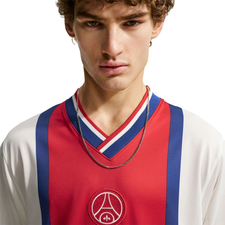 camiseta-nike-psg-fanswear-2026-2027-global-red-black-deep-royal-blue-field-silver-4