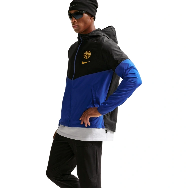 chaqueta-nike-inter-milan-fanswear-2026-2027-black-university-gold-no-sponsor-2