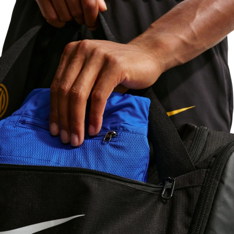 chaqueta-nike-inter-milan-fanswear-2026-2027-black-university-gold-no-sponsor-4