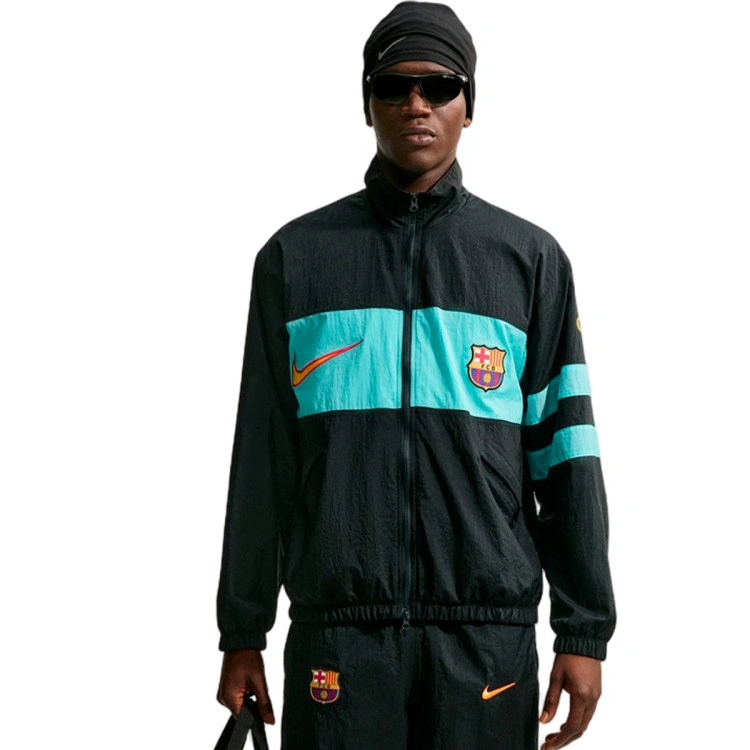 chaqueta-nike-fc-barcelona-fanswear-2026-2027-black-green-frost-university-gold-no-sponsor-0
