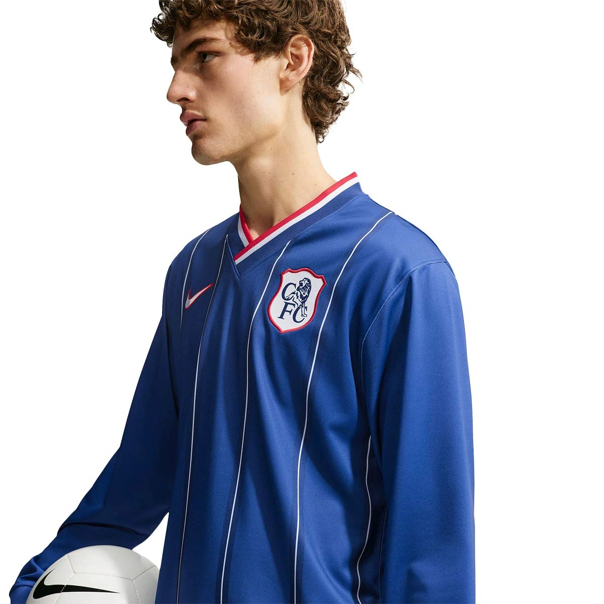 camiseta-nike-chelsea-fc-fanswear-2026-2027-white-rush-blue-white-no-sponsor-0