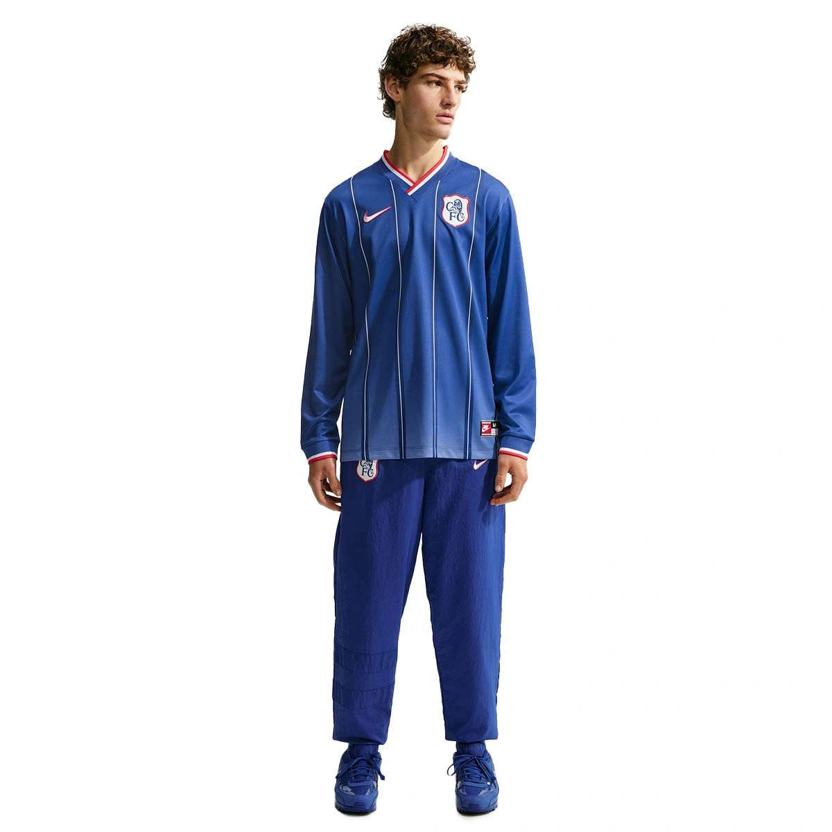 camiseta-nike-chelsea-fc-fanswear-2026-2027-white-rush-blue-white-no-sponsor-3