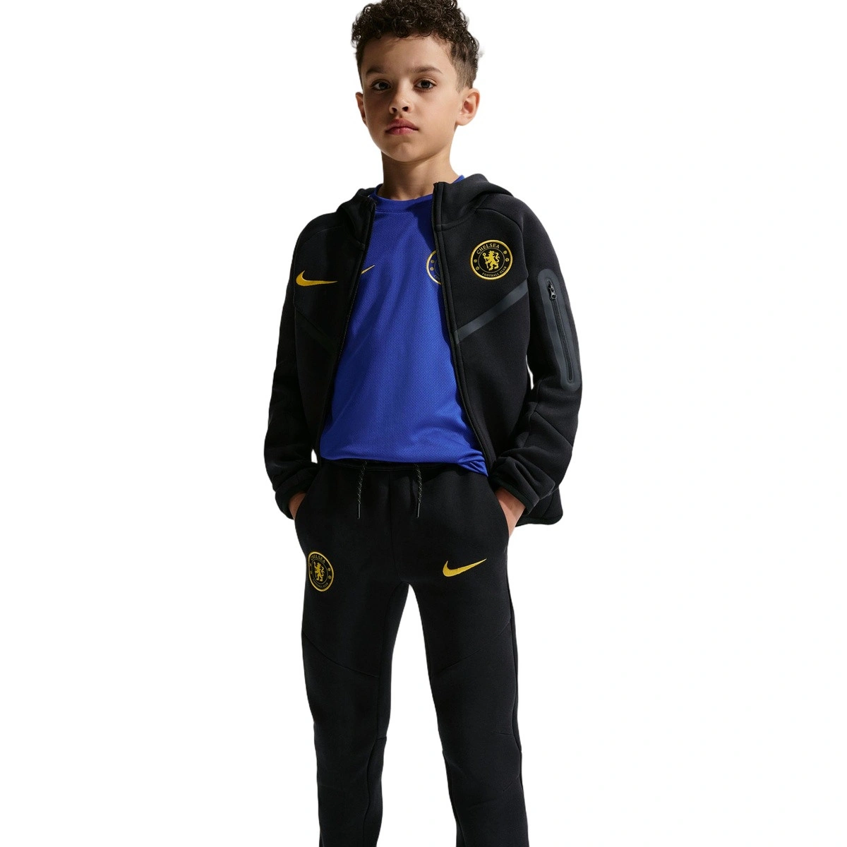 pantalon-largo-nike-chelsea-fc-fanswear-2026-2027-nino-white-rush-blue-global-red-rush-blue-no-spon-4