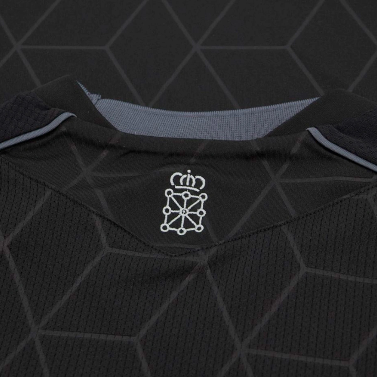 camiseta-macron-ca-osasuna-tercera-equipacion-2026-2027-black-5