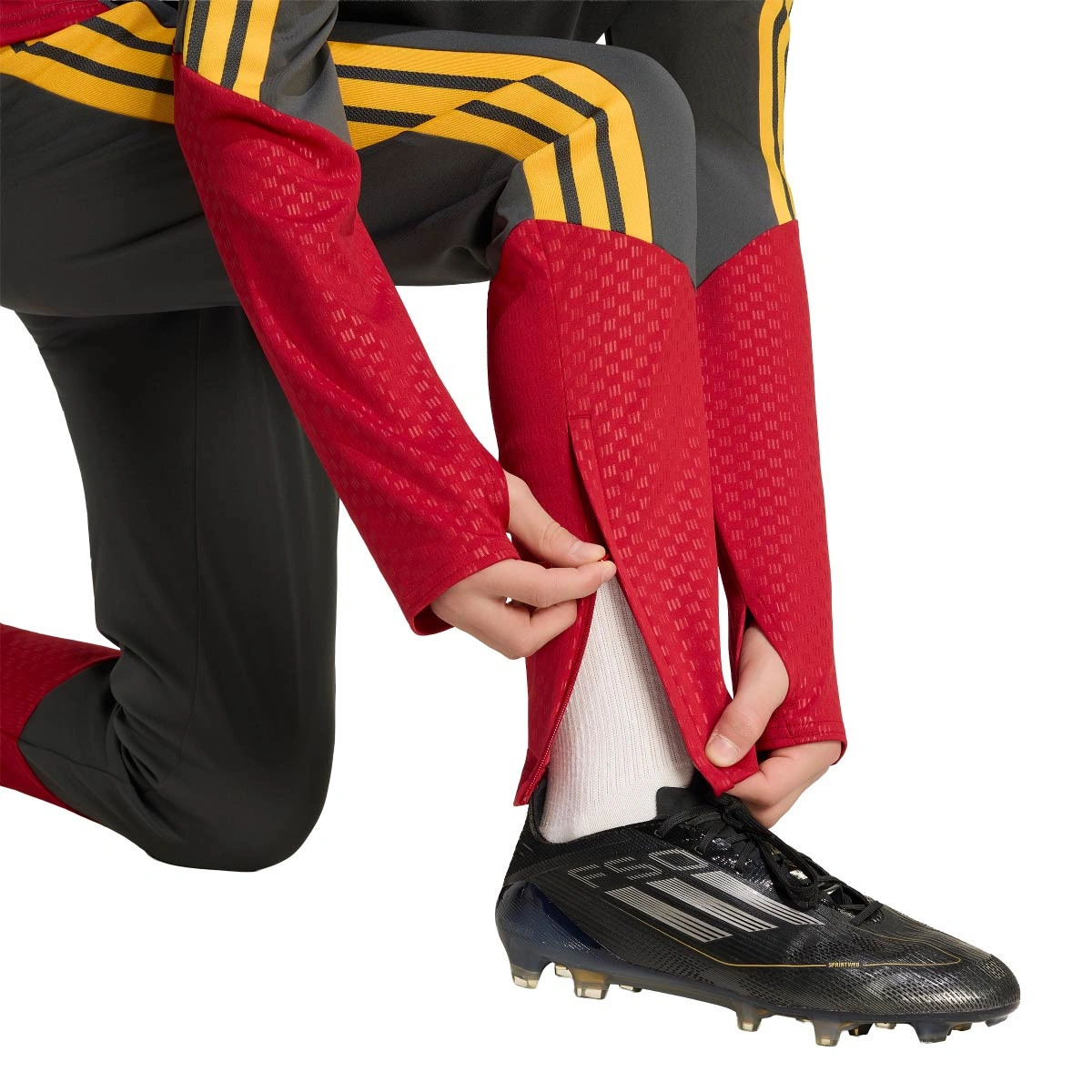 pantalon-largo-adidas-as-roma-training-2026-2027-nino-grey-sixteam-victory-red-3