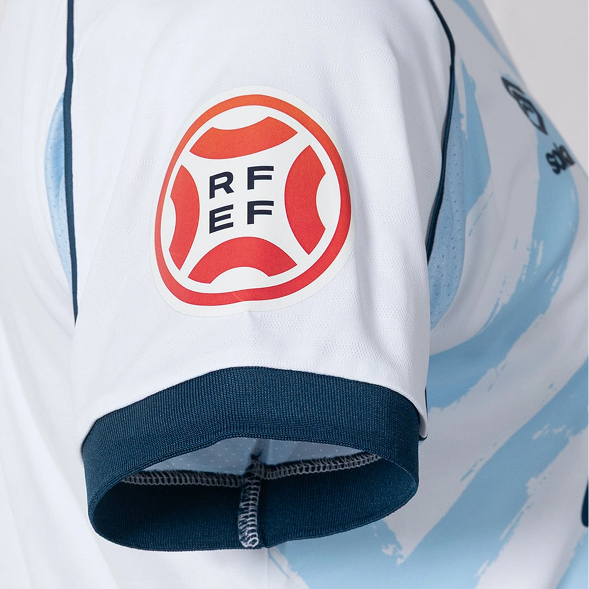 camiseta-soka-sd-huesca-tercera-equipacion-nino-2026-2027-white-blue-6