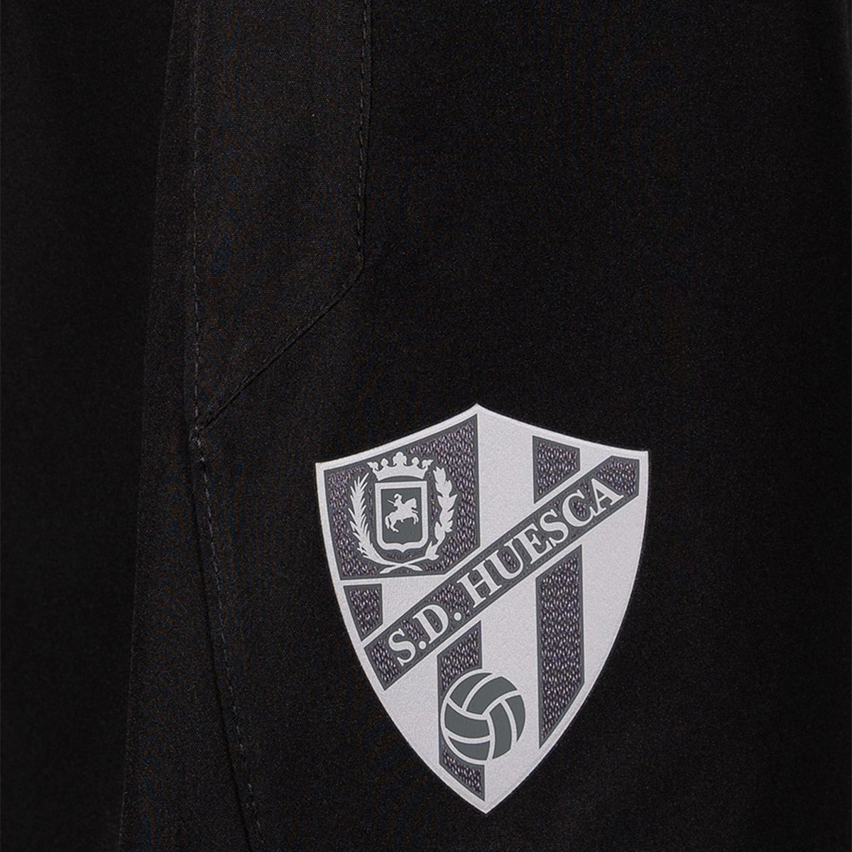 bermuda-soka-sd-huesca-paseo-tecnicos-2026-2027-negro-4