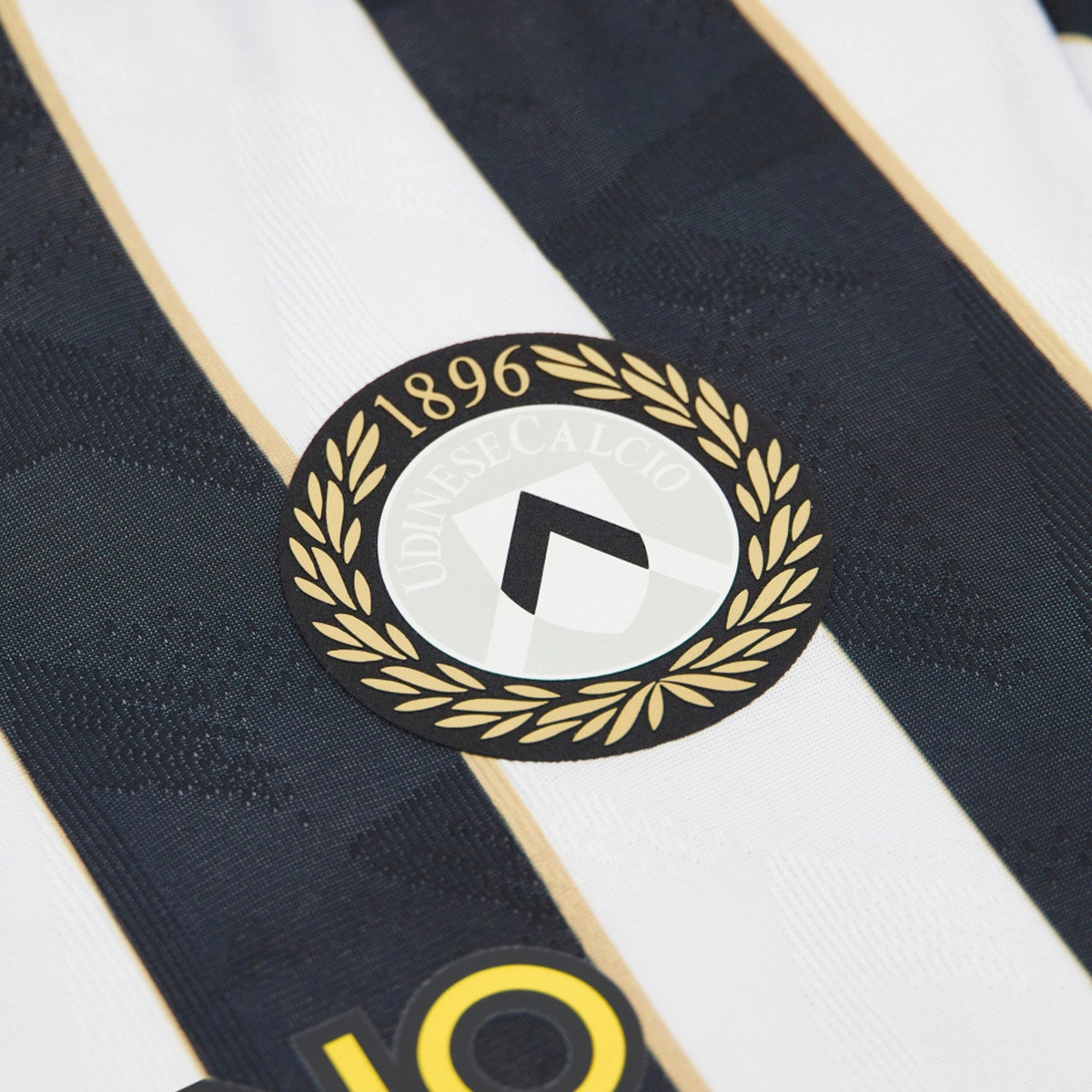 camiseta-macron-udinese-primera-equipacion-2026-2027-white-black-3
