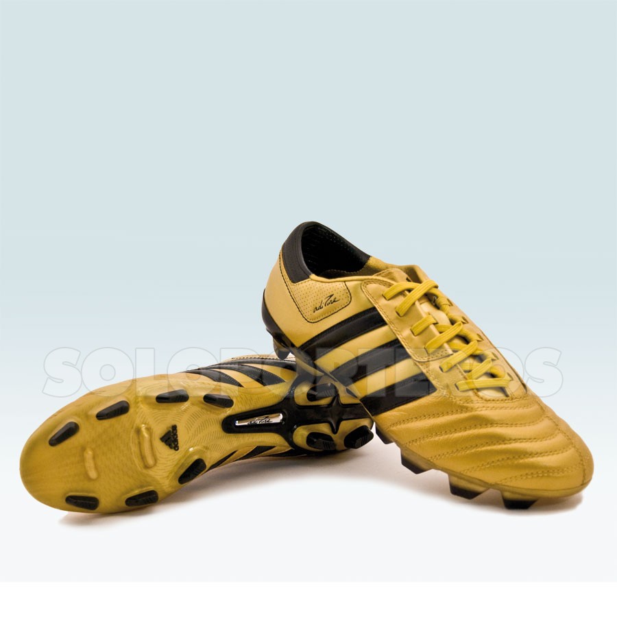 botas futbol doradas