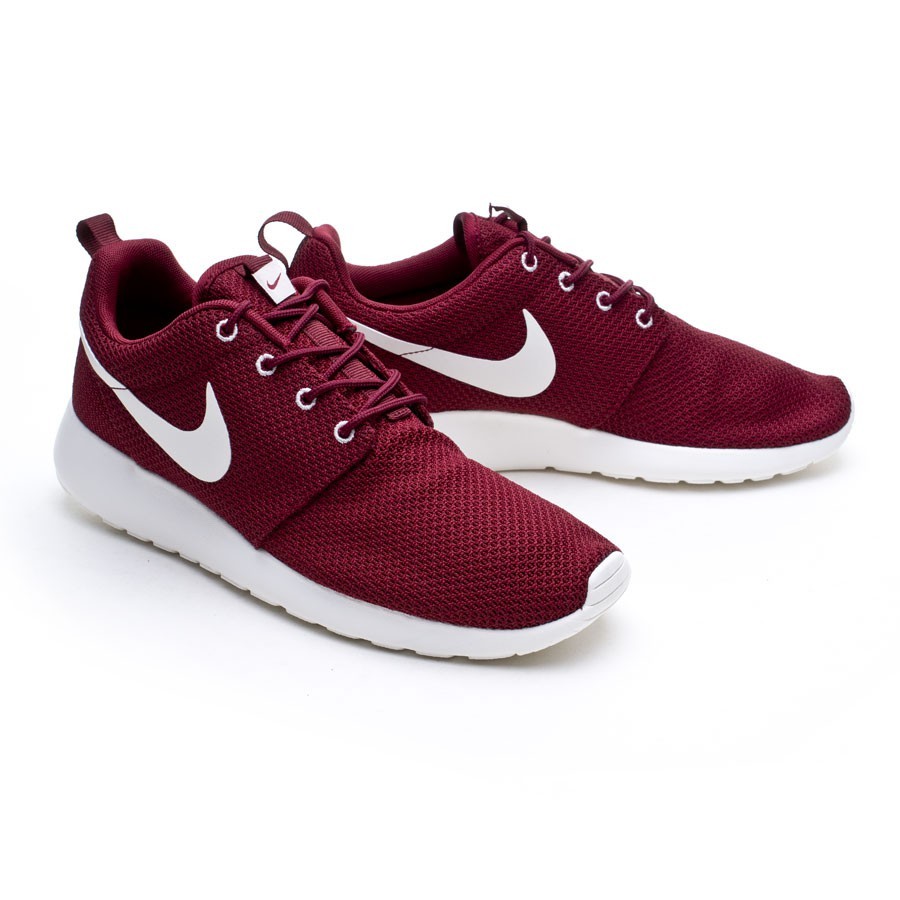 roshe run rojas y blancas