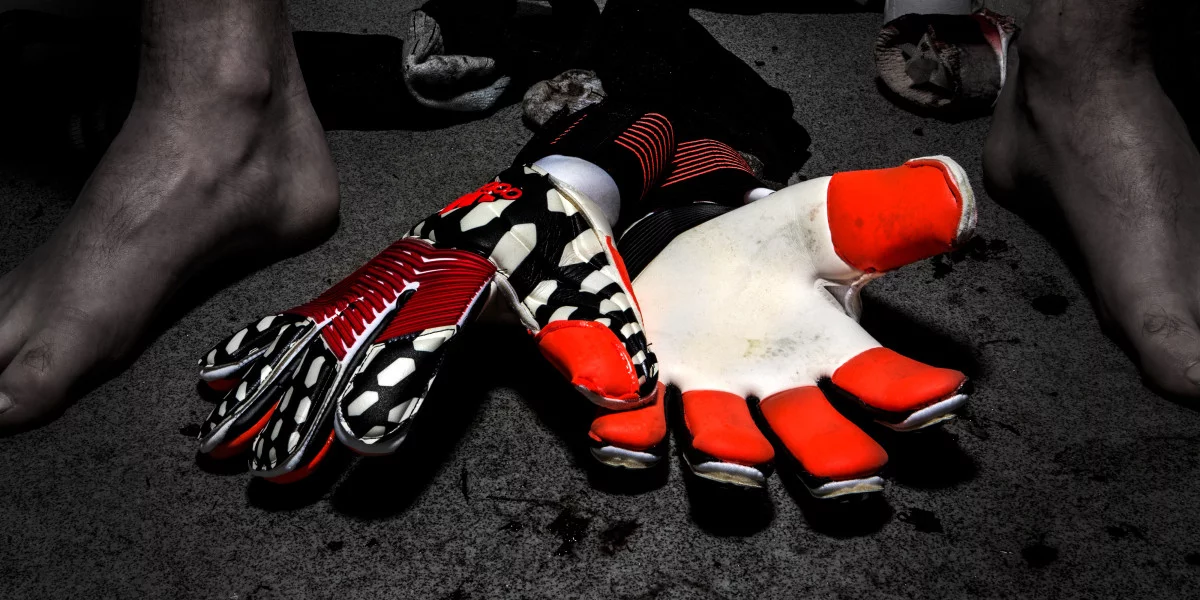 post card PredatorGloves_PostGame_PR_01.webp
