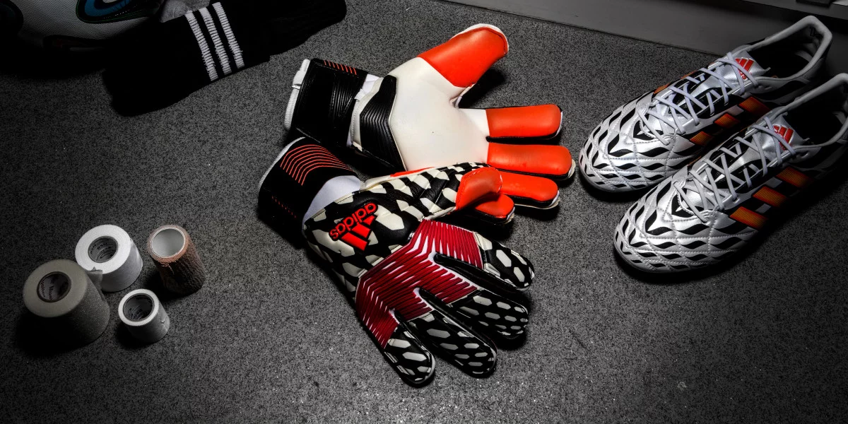 post card PredatorGloves_PreGame_PR_02.webp