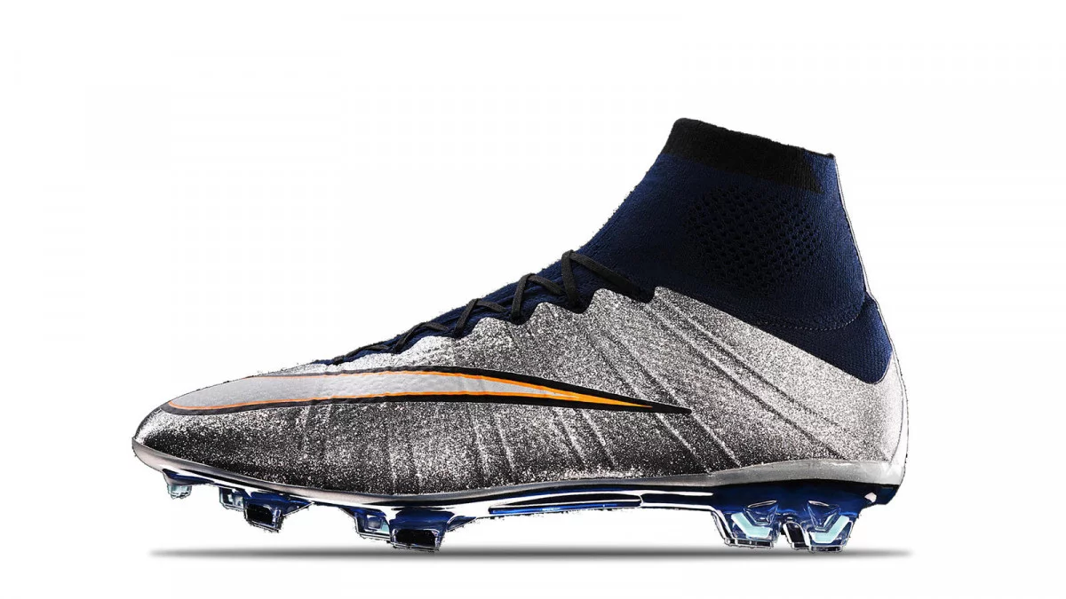post card 2015_CR7_Silverware_Metalic_Silver_White_Hyper_Turguoise_hd_1600.webp