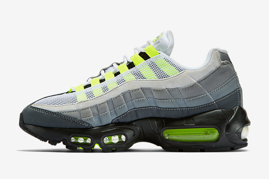 Nuevas Zapatillas de Fútbol Sala NikeFootballX Revolution Pack - Air Max -  Blogs - Fútbol Emotion