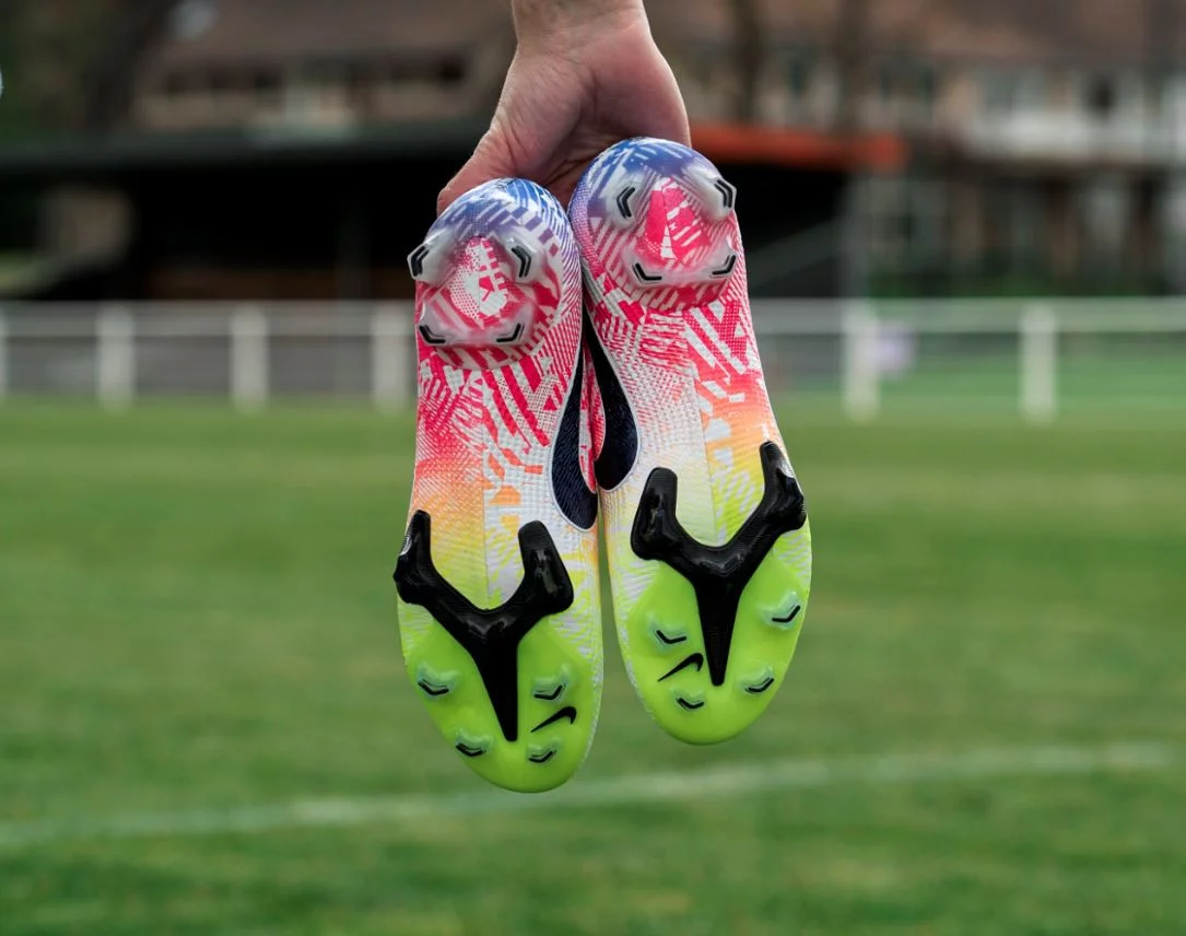 post card Post-Botas-de-Neymar-Jogo-Prismatico-4.webp