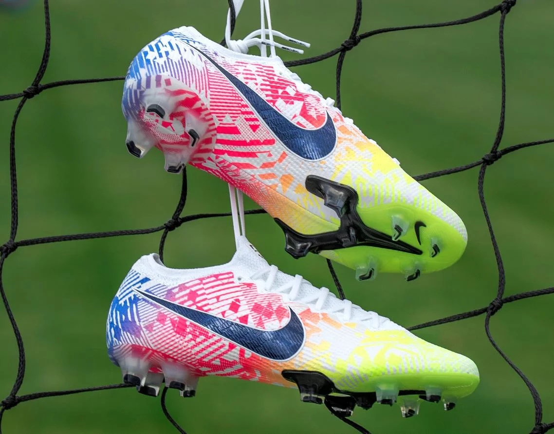post card Post-Botas-de-Neymar-Jogo-Prismatico-5.webp