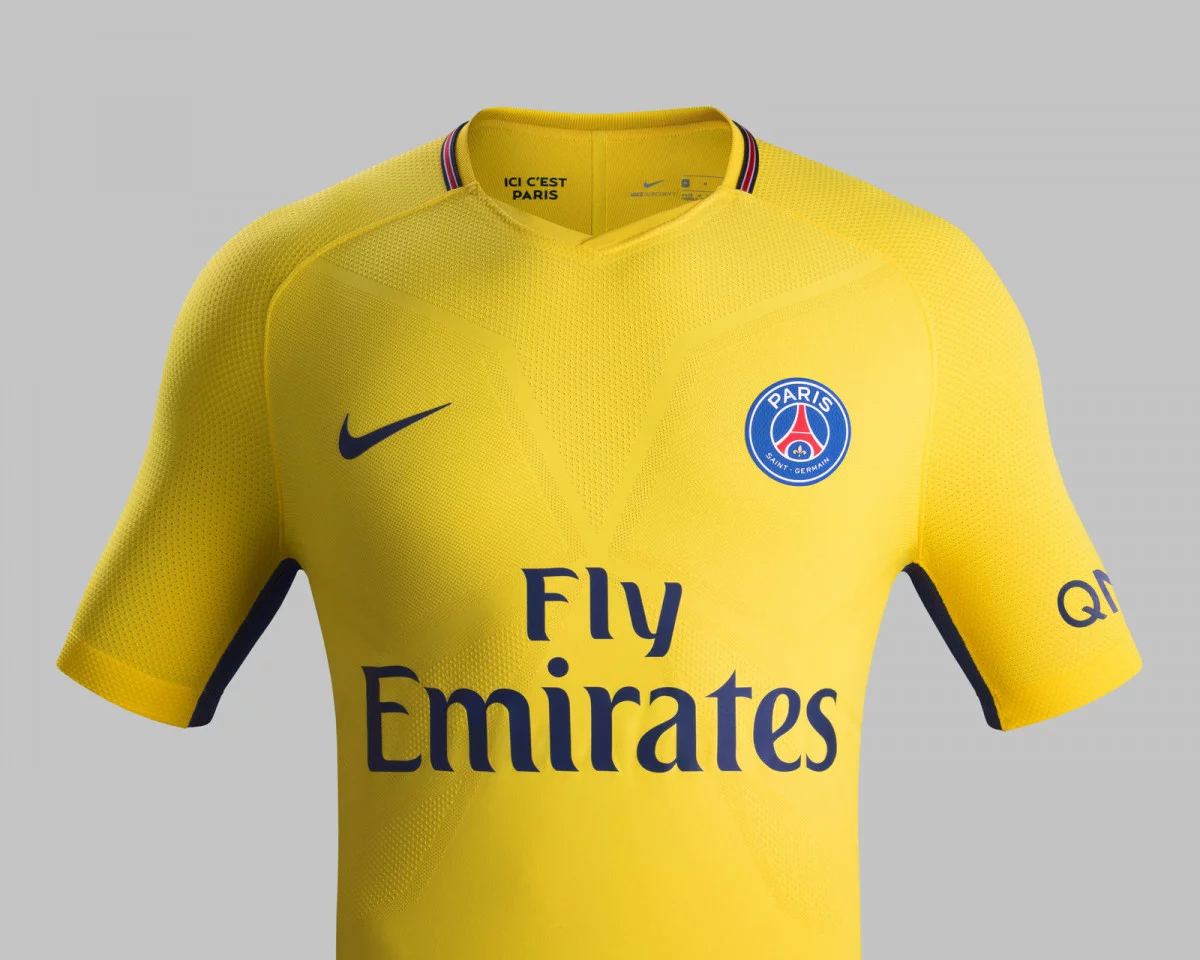 post card Fy17-18_Club_Kits_A_Front_Match_PSG_R_native_1600.webp