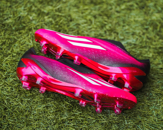 Suárez, la cara de los nuevos zapatos de fútbol de Adidas