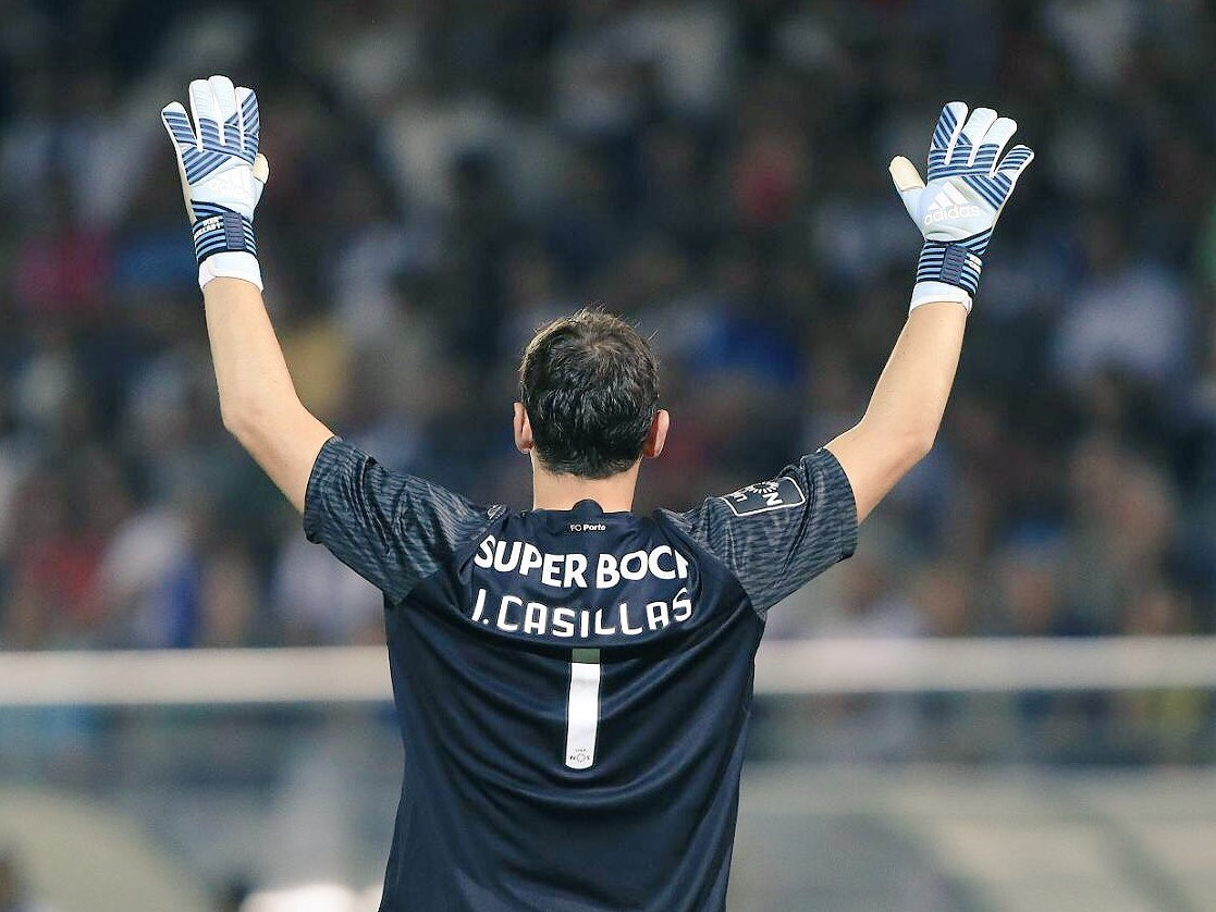 página Amasar el fin Los guantes preferidos por los mejores porteros de Europa - Blogs - Fútbol  Emotion