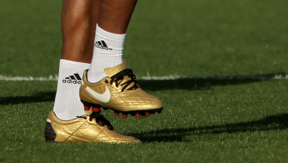 Nike y Ronaldinho deleitan al fútbol sala - Blogs - Fútbol Emotion