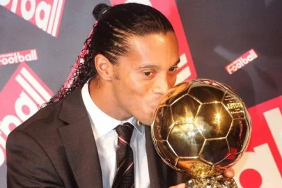 ronaldinho-balon-de-oro.webp