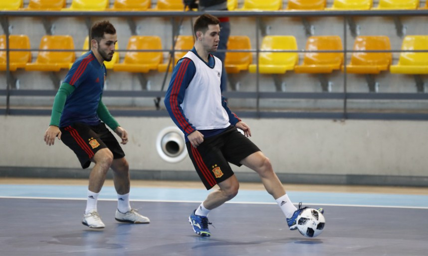Las zapatillas de los jugadores españoles para la UEFA Futsal Euro 2018 -  Blogs - Fútbol Emotion