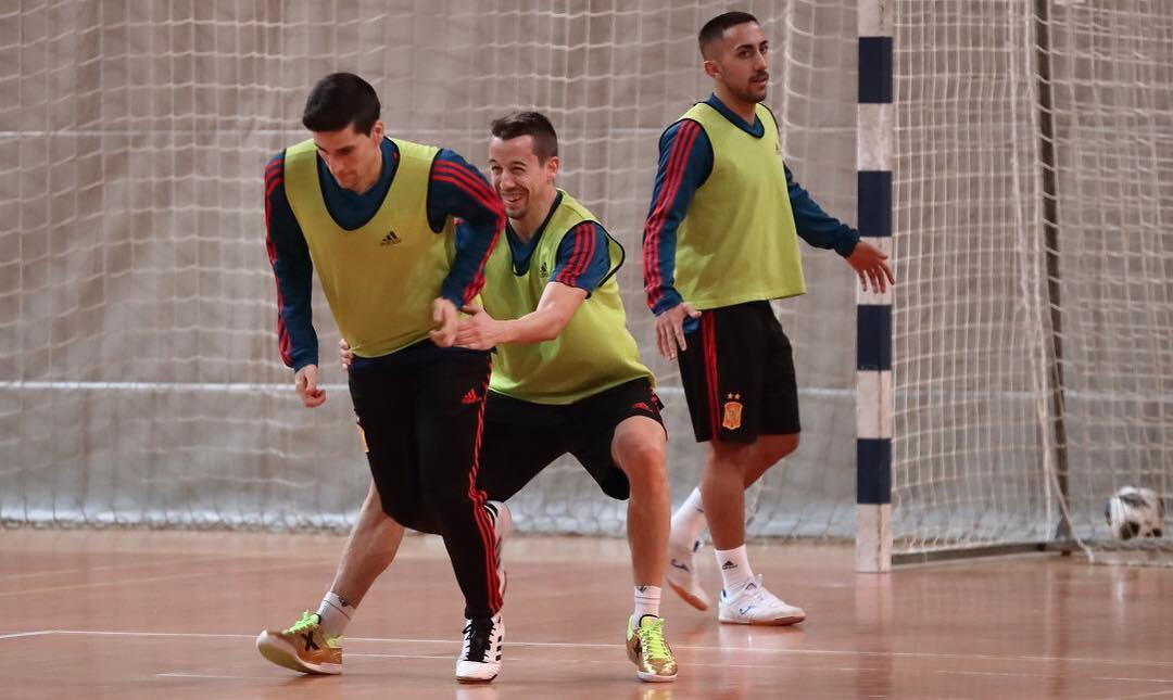 Las zapatillas de los jugadores españoles para la UEFA Futsal Euro 2018 -  Blogs - Fútbol Emotion