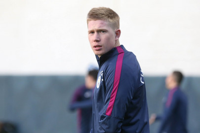 Kevin De Bruyne botas negras