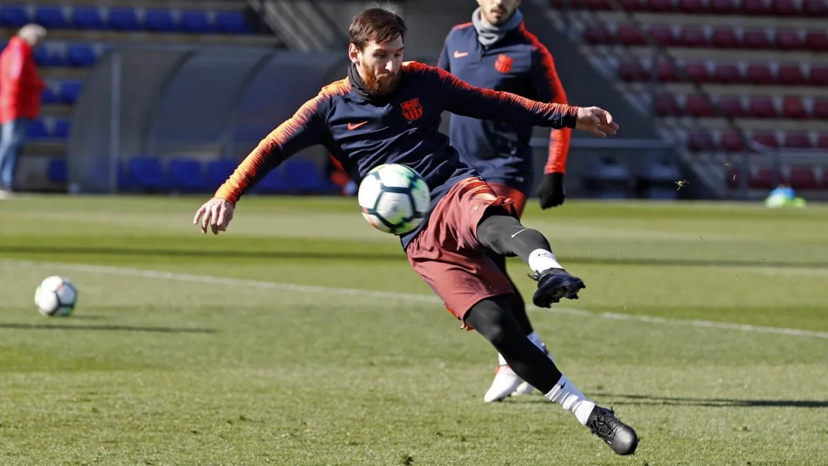 post card messi-trains-in-blackout-adidas-nemeziz-world-cup-boots-2.webp