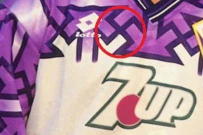 svastica-maglia-fiorentina-e1427445867197-595x308.webp
