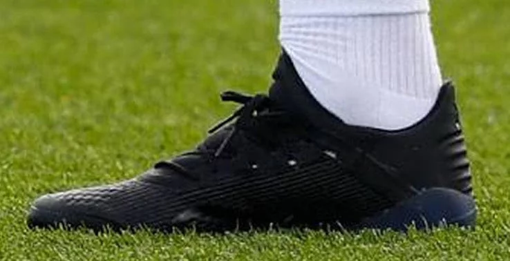 post card blog-botas-negras-nike-adidas-bale.webp