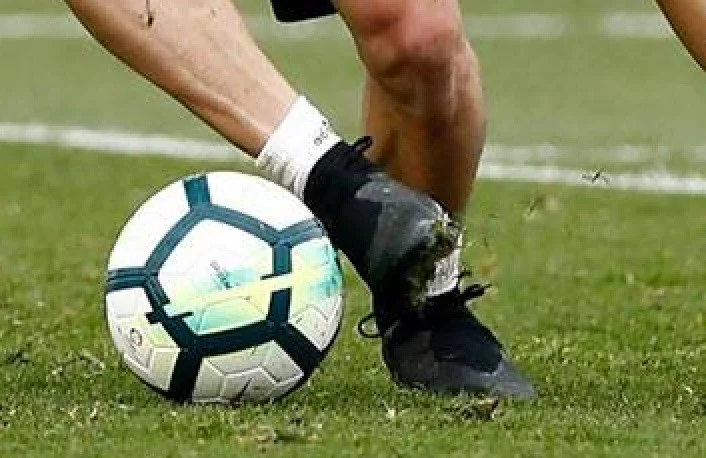 post card blog-botas-negras-nike-adidas-carvajal-cerca.webp