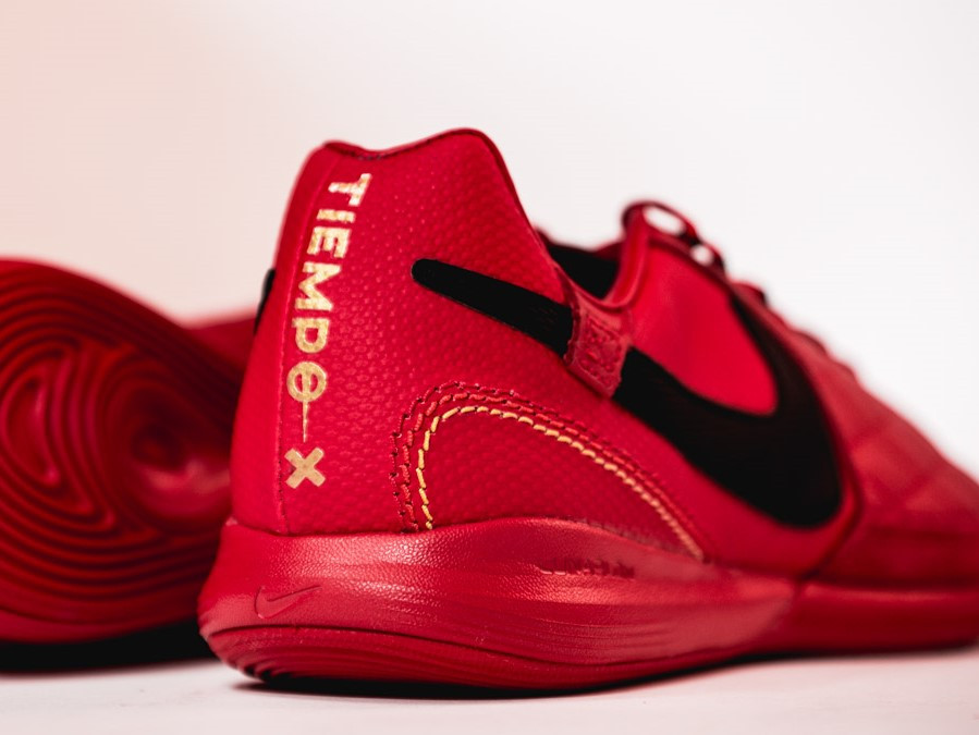 10R City Collection, le scarpe da calcetto di Ronaldinho - Blog - Fútbol  Emotion