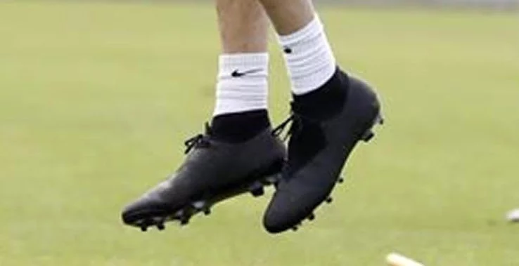 post card blog-botas-busquets-blackout-cerca.webp