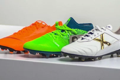Copertina-scarpe-calcio-economiche.webp